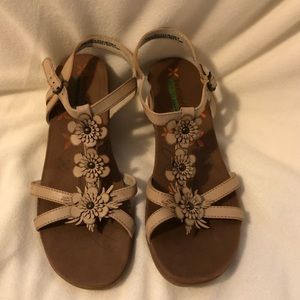 Bare Traps Hammond sandal. Size 8.5M